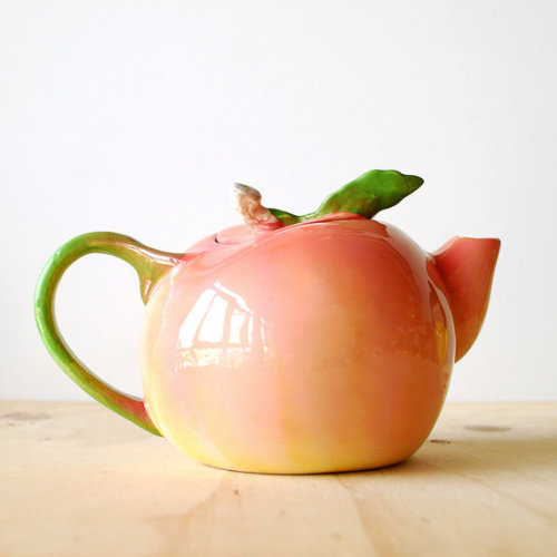 etsygold:Georgia Peach teapot(more information, more etsy gold)