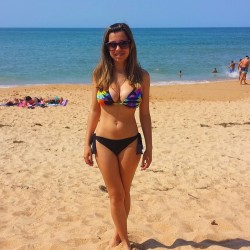 bikinijiggle:    Got Jiggle at the Beach   