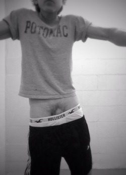 undie-fan-99:  Another great submission from Tntnva22 showing his cock over the waistband of some Hollister trunks!  Thanks for the great submission! 