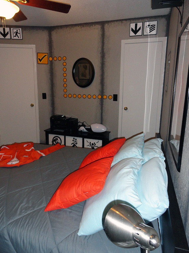 thenimbus:  theomeganerd:  Portal Themed Bedroom by Lauren  jesus fucking christ