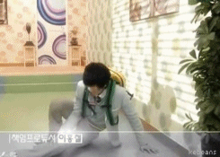 kebeans:     how to dramatically fall, twist your ankle and seek help by Lee Kiseop