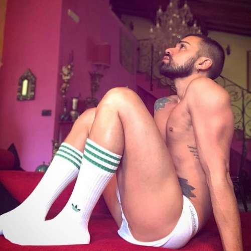 haneyzovic:👉 @andrea_de_martino83 🇮🇹❤ • • 🚫This pic has been approved to be posted by @andrea_de_martino83 , and can’t be reposted without his consent ⛔ • • @haneyzovic • • #men #socks #socken #corap #calze #chaussettes #sox