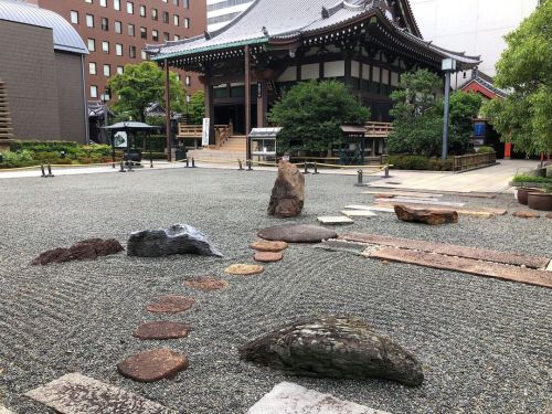 太融寺庭園“九山八海庭” [ 大阪市・東梅田 ] Taiyuji Temple Garden, Osaka の写真・記事を更新しました。 ーー光源氏のモデル #源融 ゆかりの寺院に現代に作庭された石