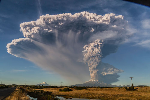 crossconnectmag:  Calbuco volcano erupts in southern Chile for first time since 1972 ( Wed. 22nd April 2015 ) The Calbuco volcano in southern Chile is erupting for the first time in  42 years, spewing huge amounts of ash into the atmosphere and prompting