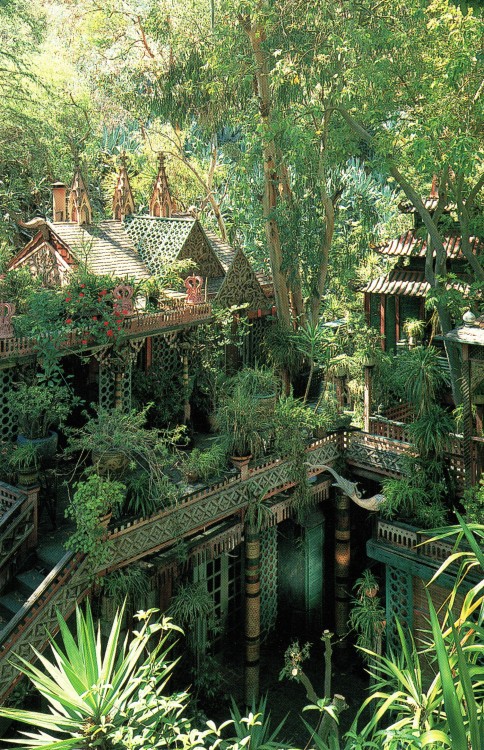 vintagehomecollection:Dawnridge. The house overlooks a ravine filled with pagodas, fantasy pavilions, and junglelike foliage.  The Los Angeles House, 1995  