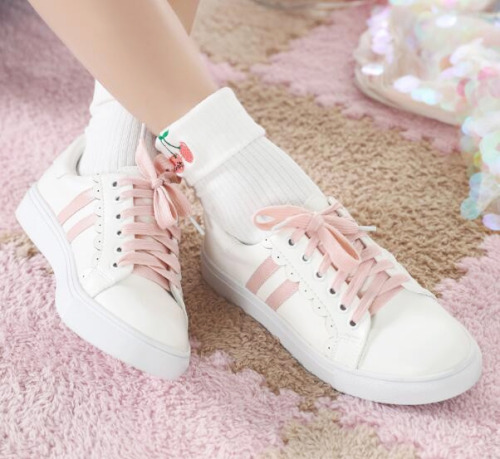 hyokko: Sweet Lace Up White Sneakers // Youvimi Use “hyokko” for a 10% off your purchase