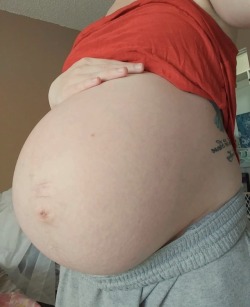 belliesout4u:  “Sharing my big belly with you all! Tell me how big I am :) “