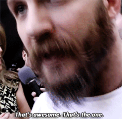 ryagosling:  Tom gets distracted because the interviewer is wearing a t-shirt with a dog on it. 