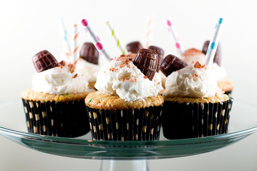 gastrogirl:  root beer float cupcakes. 