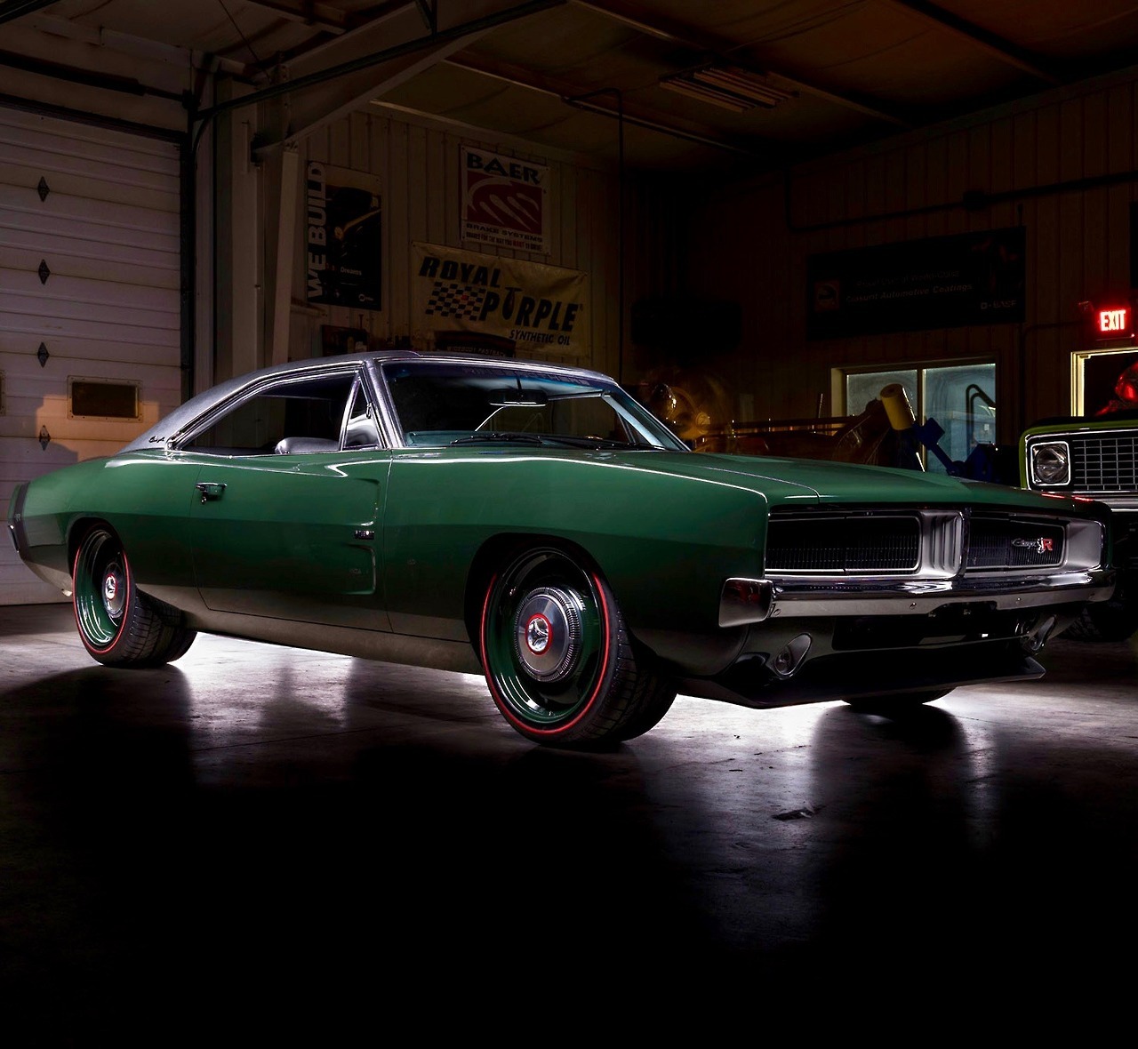utwo: ‘69 Ringbrothers Dodge Charger © motor trend 