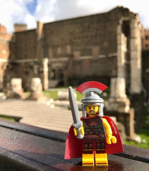 Just a quick #TBT from 2 years ago, when I took my #Roman commander to visit the #RomanForum#legos