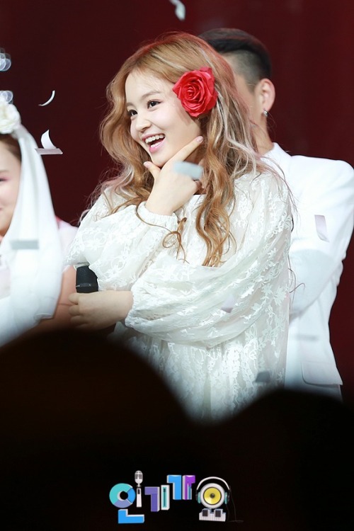 thepinkpopsicle:[Official Photo] Lee Hayi &amp; CL at SBS Inkigayo during Encore