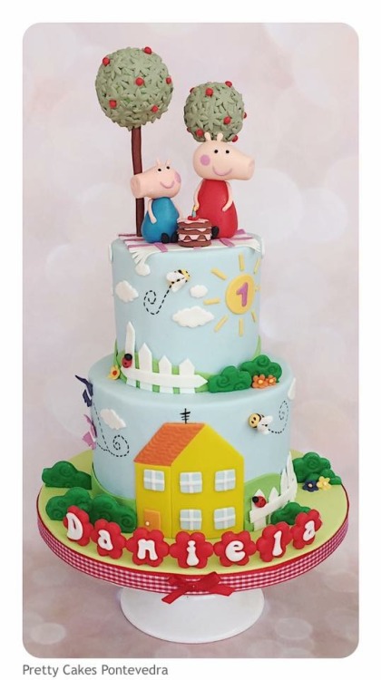 Tarta de Peppa Pig!
#peppapig #cakes #tartas , #tartasdecoradasvillagarcia , #tartasdecoradaspontevedra , #tartaspersonalizadasvilagarcia , #tartasfondantgalicia , #cakedesign , #tartasdecoradasvilagarcia