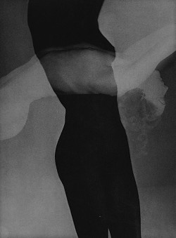 Almavio: Man Ray (1890 - 1976) • Facile, 1935 Photographie De Man Ray Représentant