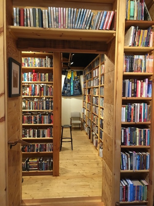 emeraldcityadventures:Pelican Bay Bookstore and Coffee