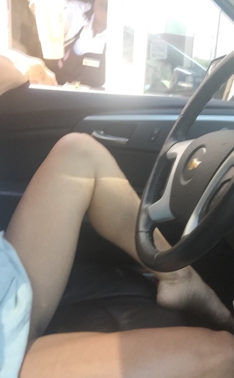 luckysugar123:  Fun at the drive thru!