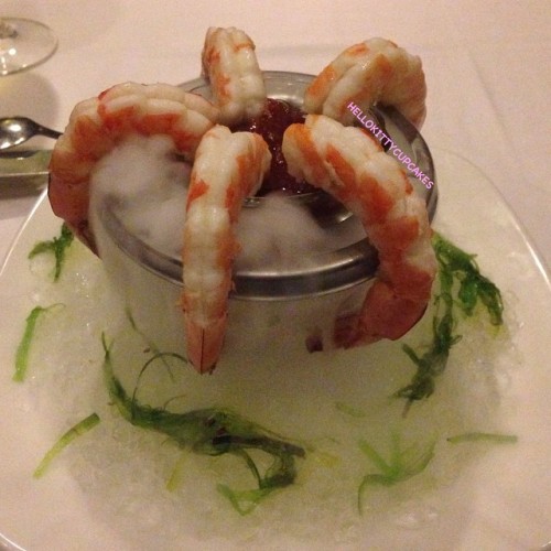 MA DINNER #mortonssteakhouse #steakhouse #dinner #food #foodporn #shrimp #dryice #yummy #seafood #st