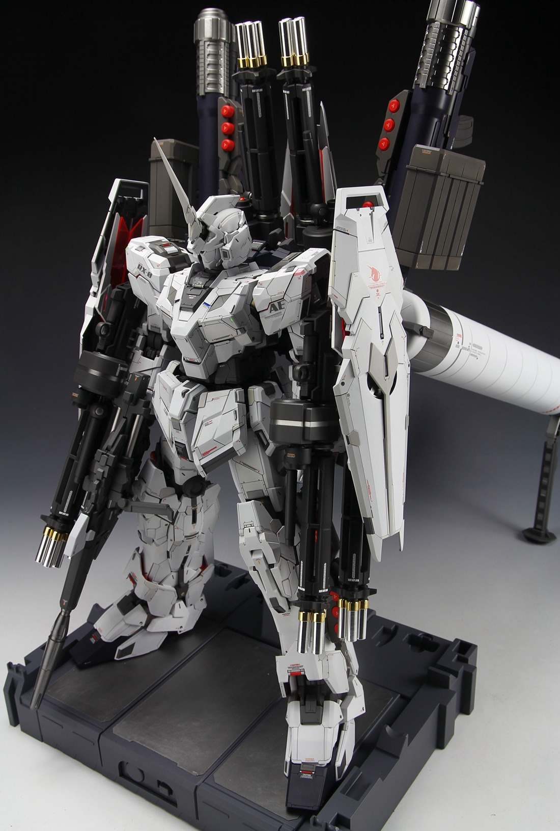 gunjap:  PG UNICORN GUNDAM AMAZING Improved Work by 冥夜 DETAILED Full PHOTO REVIEW