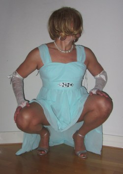 josiesissyslut: cindycross-39:  Me Cindy Cross crossdressing in an ocean green prom dress and silver high heel sandals  Could be an invite  