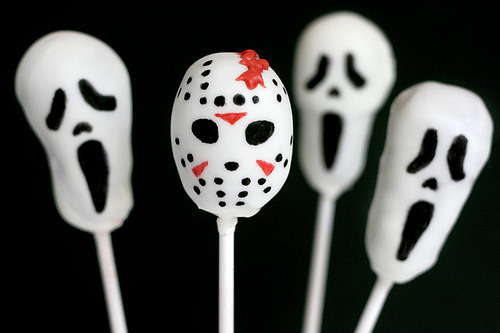 arp–87:  sixpenceee:  Adorable halloween themed cake pops found here. Be sure to