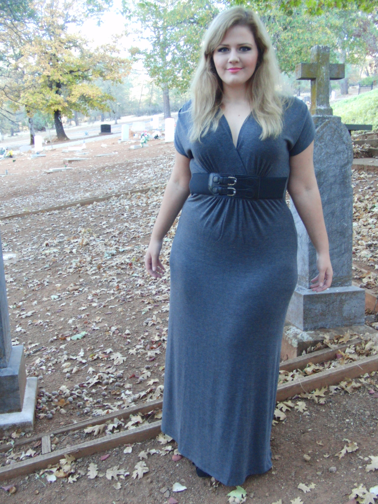 ch229:  marshmallowfluffwoman:  Crunchy leaves and silky soft dress Size 18, age