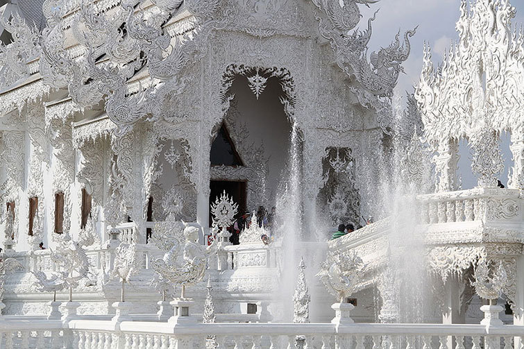 madeleineengland:  Wat Rong Khun, better known to foreigners as the White Temple,