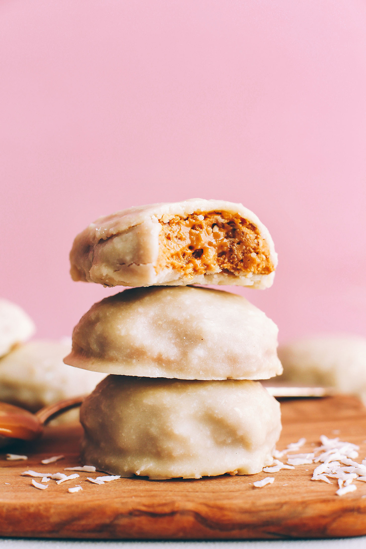 sweetoothgirl:  WHITE CHOCOLATE PEANUT BUTTER EGGS  