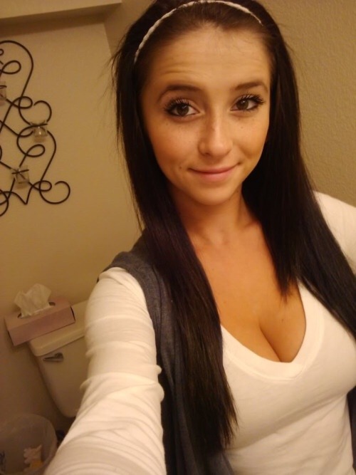 exhibitionistssluts5:  Nice whore!