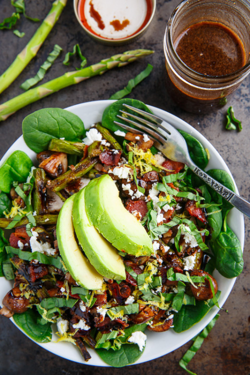 beautifulpicturesofhealthyfood:  Roast Asparagus and Mushroom Chicken Spinach Salad with Bacon, Avocado and Goat Cheese…RECIPE