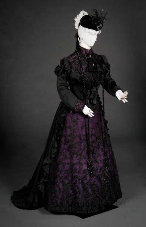 ephemeral-elegance:Taffeta and Lace Half Mourning Dress, ca. 1897-99via FIDM Museum