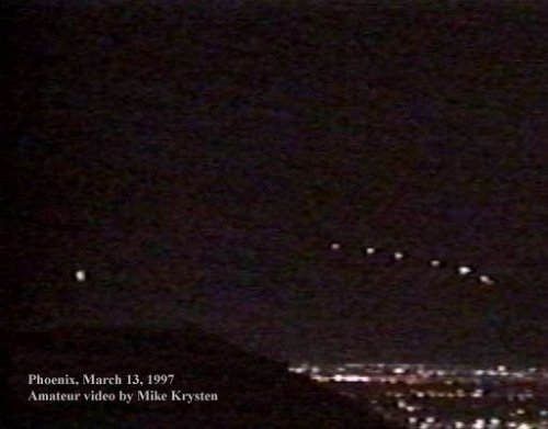 sixpenceee:  The Phoenix Lights  On March 13, 1997 a series of optical phenomenon occurred in the skiesover the U.S. states of Arizona and Nevada, and the Mexican state ofSonora.  Unidentified flying objects and various light formations scatteredthe