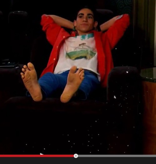 barefoot-scenes:  Cameron Boyce in Jessie S04 (2015)