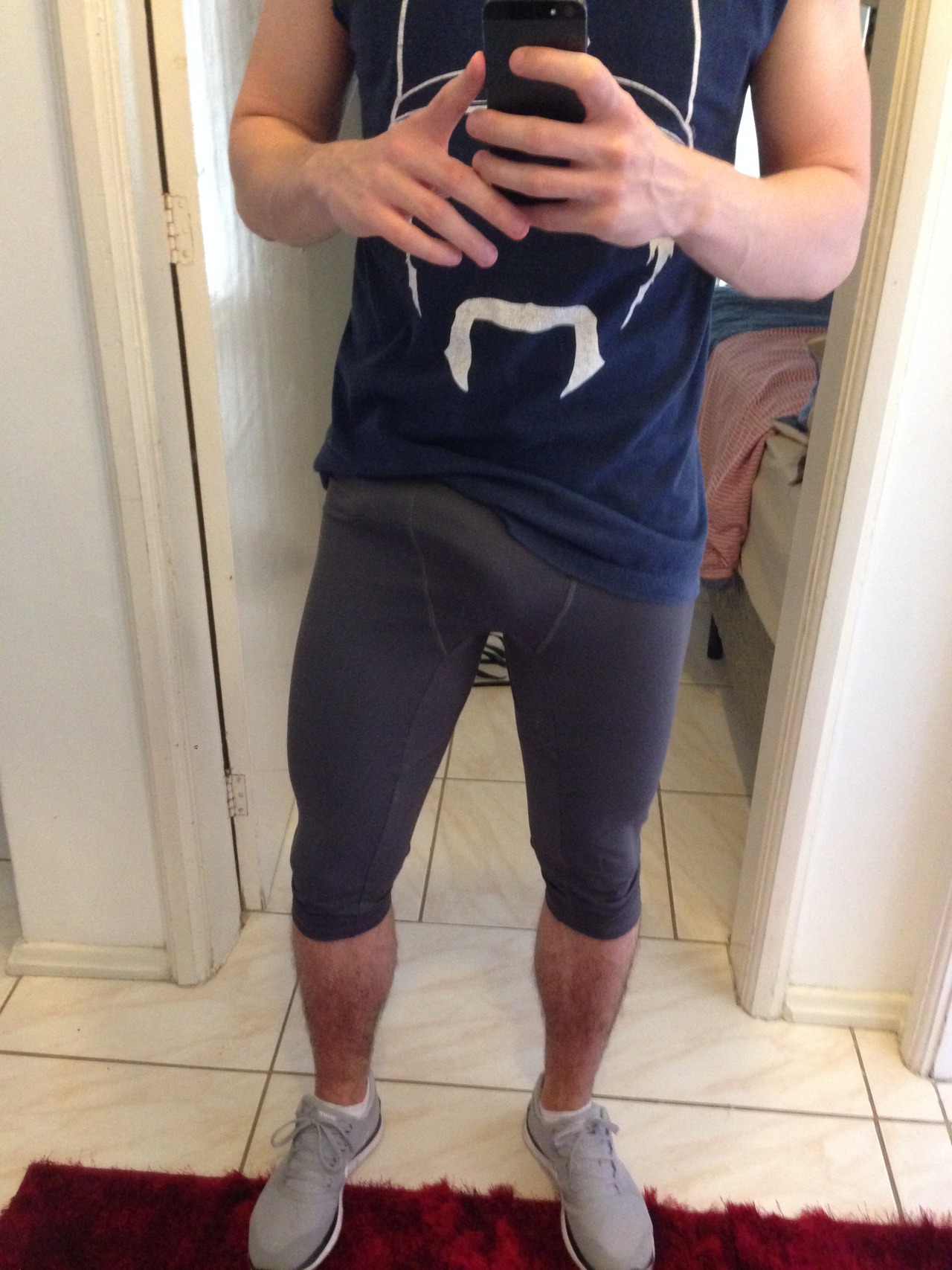 iswearthisisntapornblog: Submitted by gay-gifz going to the gym like this 