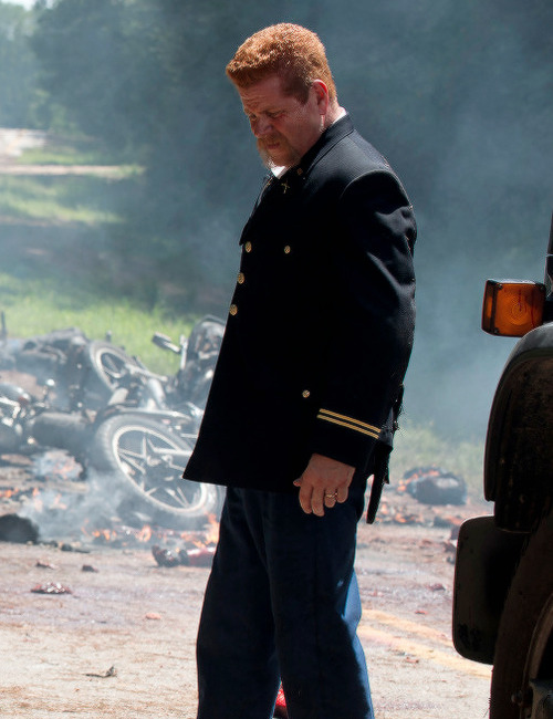 dailytwdcast:  Daryl,Sasha and Arbraham in The Walking Dead Season 6 Episode 9 |