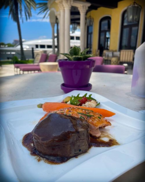 What’s for lunch? … Amazingness from Chef Adrian, as usual!!!I’m dining dockside al fresco & t