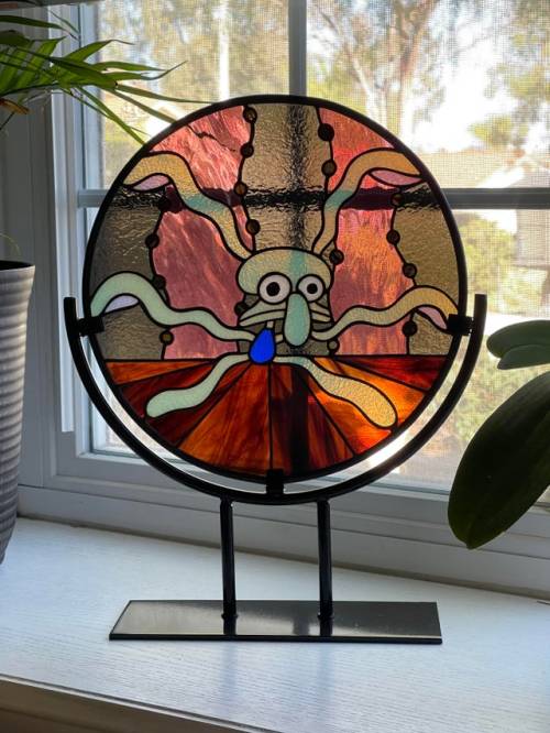 twitblr:

I made a stained glass panel of Squidward’s interpretive dancing. (x) 