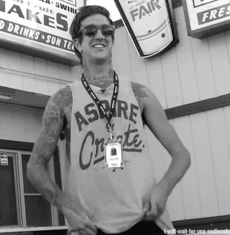 flip-sh1t:  fetch-happens:  i-will-wait-for-you-endlessly:  *Austin shows his iPhone