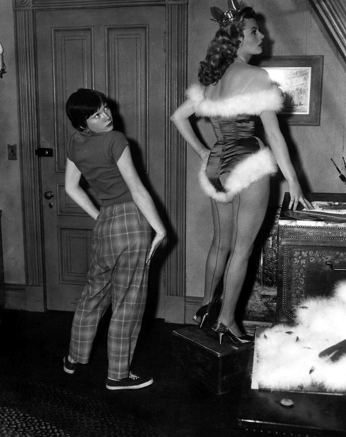 Shirley MacLaine, Anita Ekberg / during production of Frank Tashlin’s Artists and Models (1955)