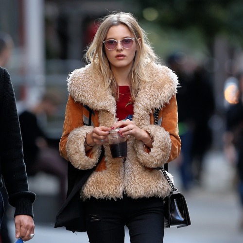 paigereiflernews:Paige Reifler takes a stroll through Soho in NYC on September 21, 2015