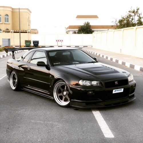 gentlemanracedriver:  R34