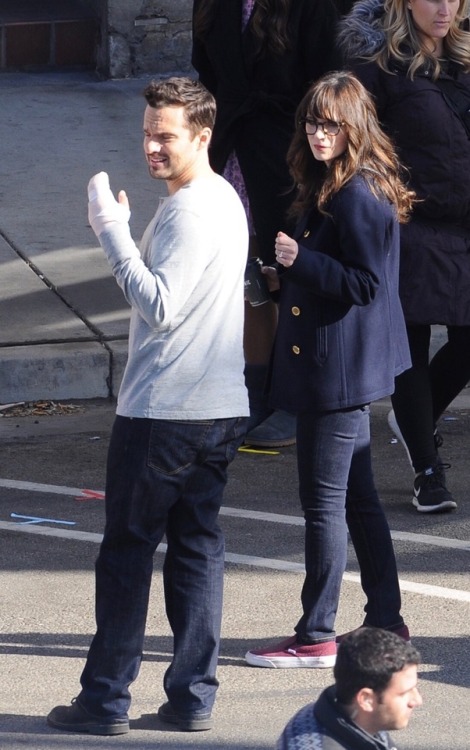 mrnickmiller: newgirlystuff: Zooey Deschanel and Jake Johnson filming the last episode of New Girl o