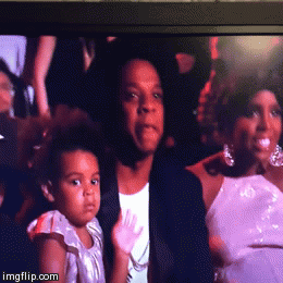 omgskr:  LIVING FOR BLUE IVY’S DANCE MOVES WHILE HER MOM SLAYS IT ON STAGE.