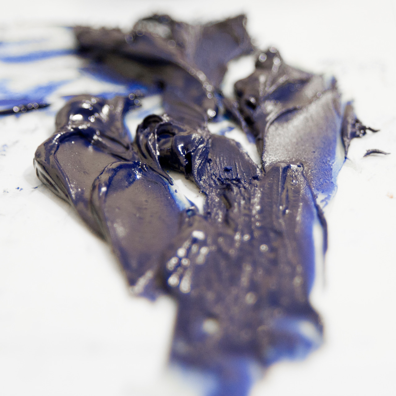 yungvermeer:  Today I had the pleasure of making genuine ultramarine blue oil paint.