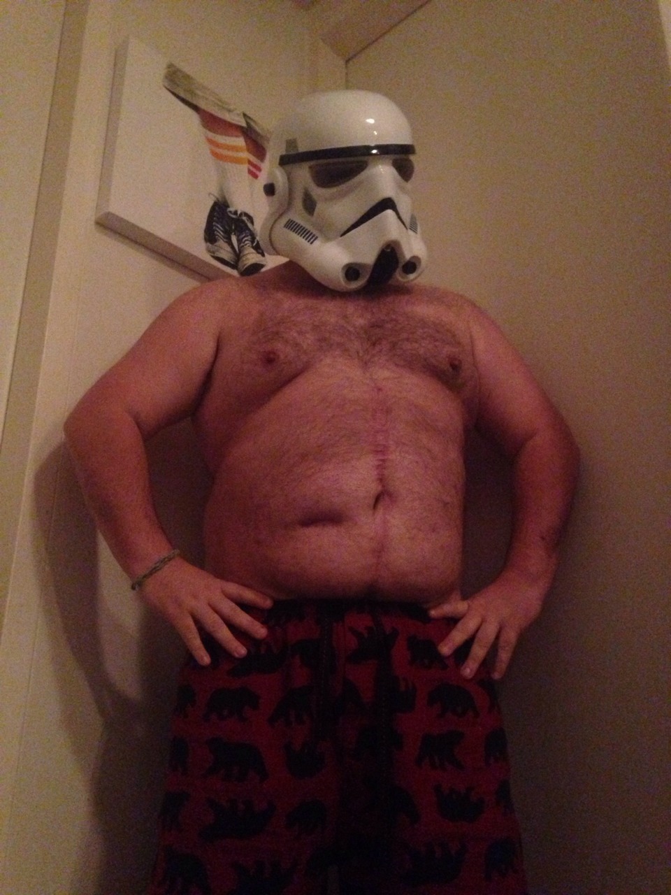 coachbear:  Tummy Tuesday Stormtrooper edition 