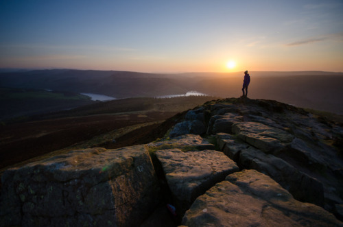 alexmurison:Sunrise mission to the Peak District.Woke up at 3am to get into the Peaks and climbed to