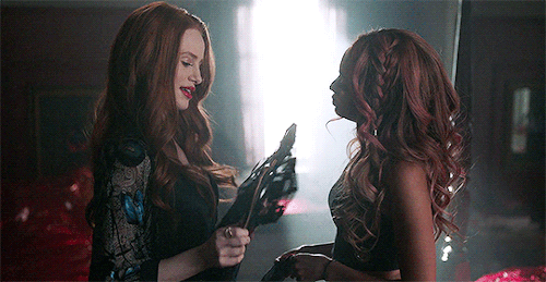 henycavil:Cheryl, this is like the tenth message i’ve left…wherever you are, I hope you’re hearing t
