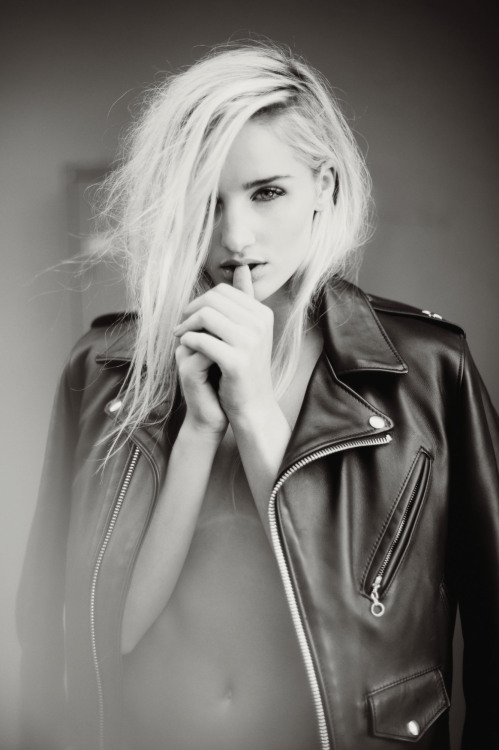b-authentique:  Emily Palos | Model (I) Seguir leyendo
