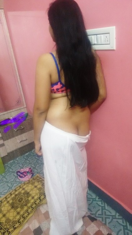 vijaykumar45: desibhabhiaunties:  she loves to seduce and show…   Nice 