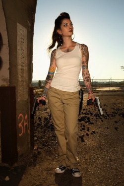 girlandguns:  Girl With Gun  follow me at : http://girlandguns.tumblr.com/