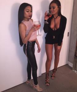 babes-in-leggings:  Drinking Buddies http://tiny.cc/tvqtiy